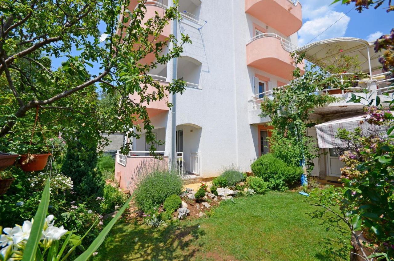 Apartments Snjezana Novi Vinodolski Exteriör bild