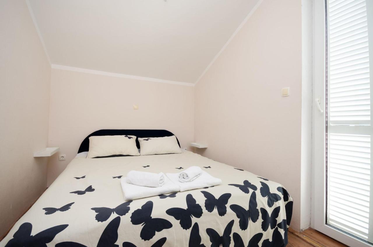 Apartments Snjezana Novi Vinodolski Exteriör bild
