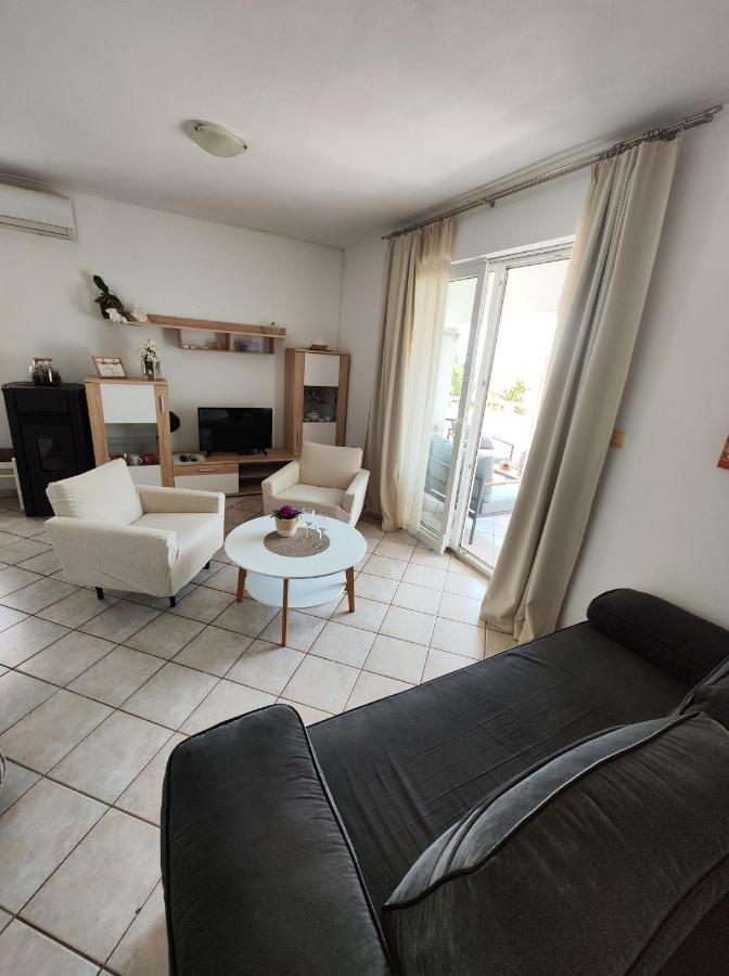Apartments Snjezana Novi Vinodolski Exteriör bild
