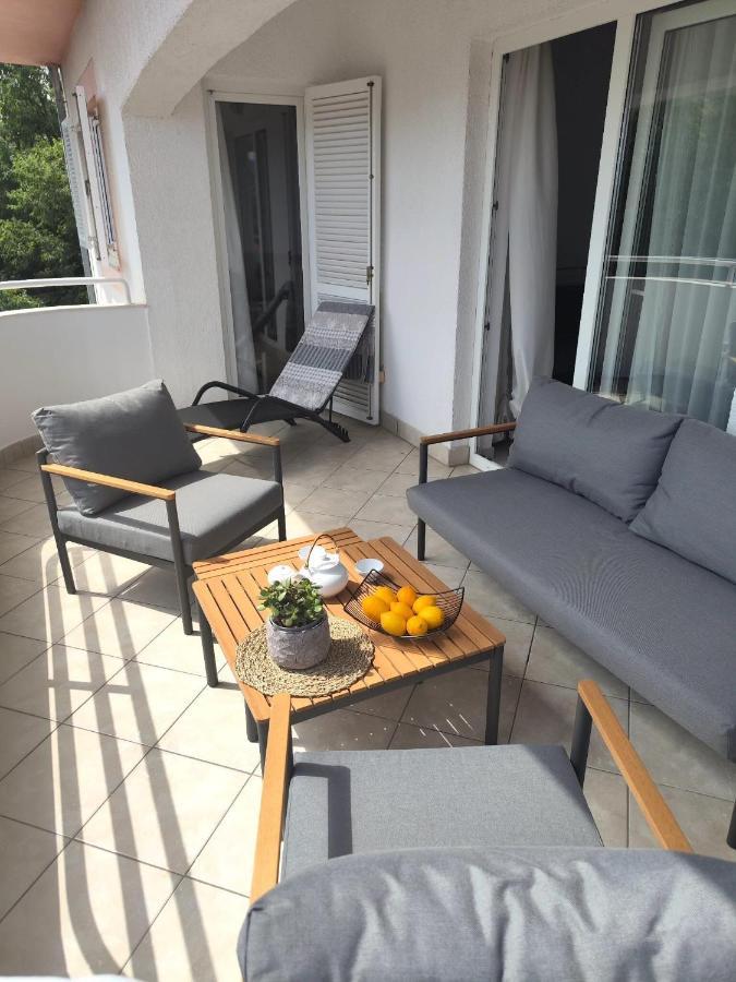 Apartments Snjezana Novi Vinodolski Exteriör bild