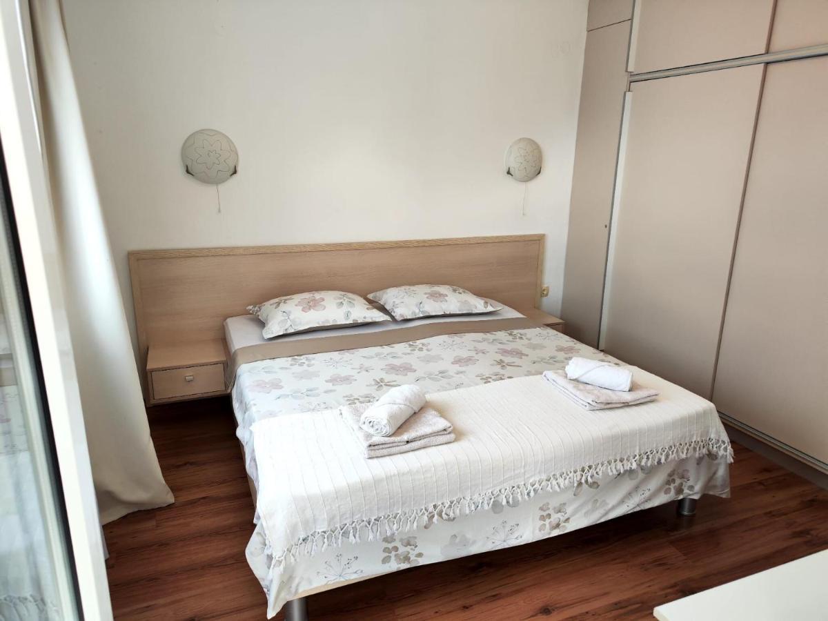 Apartments Snjezana Novi Vinodolski Exteriör bild